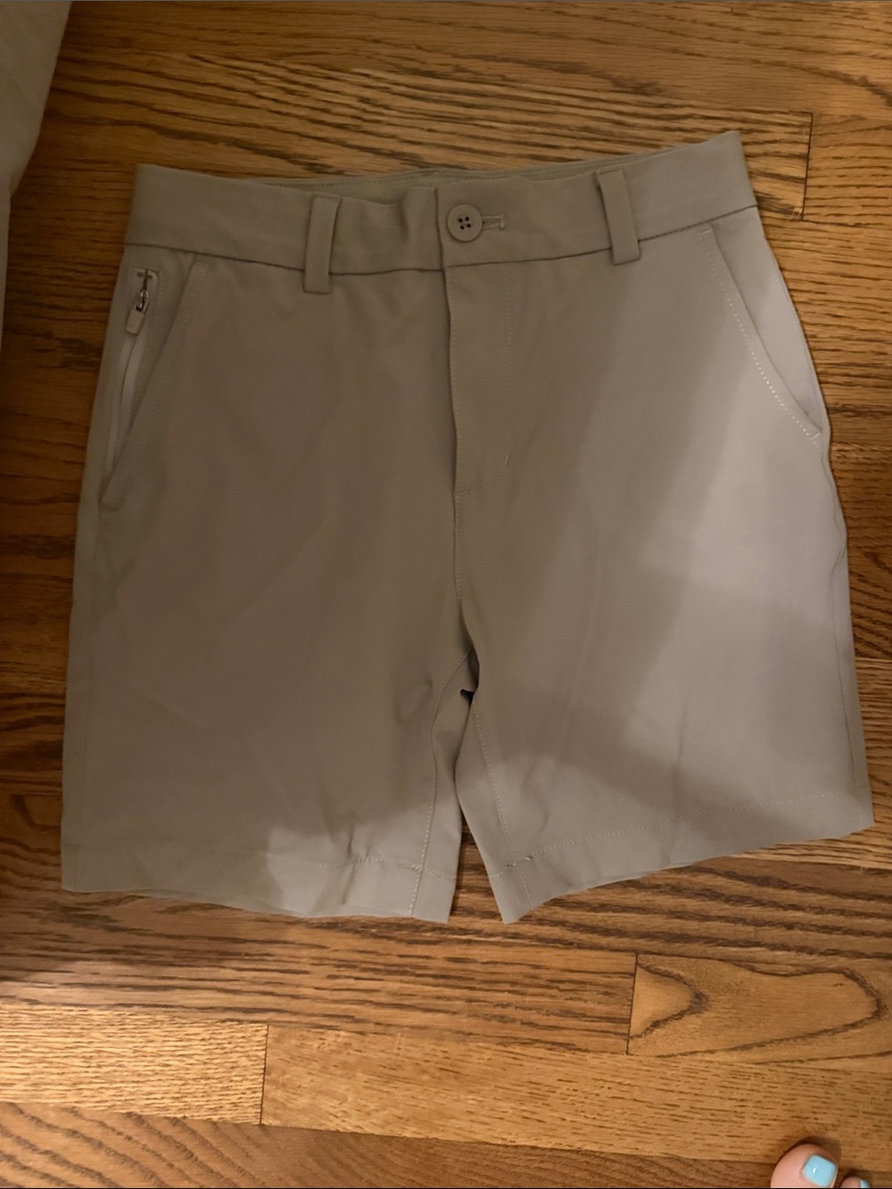 Vineyard Vines Men's Flat Front Performance Shorts in Light Gray